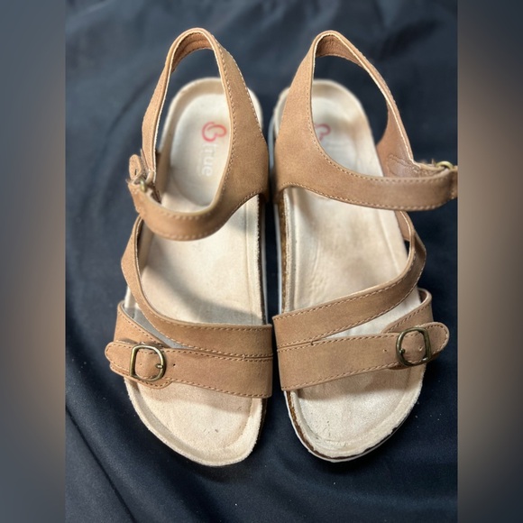 True by Baretraps Tan Sandals Size 6 - Picture 1 of 6